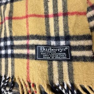 BURBERRY Vintage “Burberrys” 100% Lambswool scarf